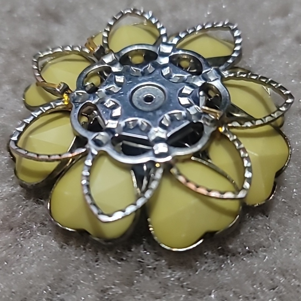 1950's Vintage Metal Flower - Picture 3 of 4